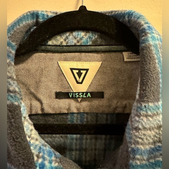 Men’s Vissla button down. - Picture 5 of 6